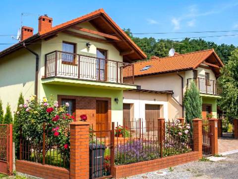 Zespół budynków mieszkalnych jednorodzinnych jednolokalowych w zabudowie szeregowej, ul. Sznelowiec 7, Pszczyna